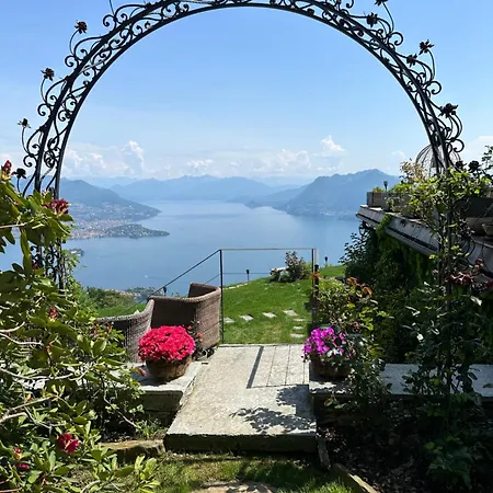 Private Luxury & Silence Retreat With Spectacular View Over The Maggiore Bed and Breakfast