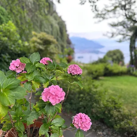 Private Luxury & Silence Retreat With Spectacular View Over The Maggiore Bed and Breakfast Στρέσα